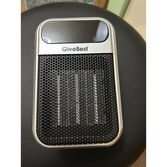 800W Wall Outlet Space Heater with Remote - Picture 2 of 4